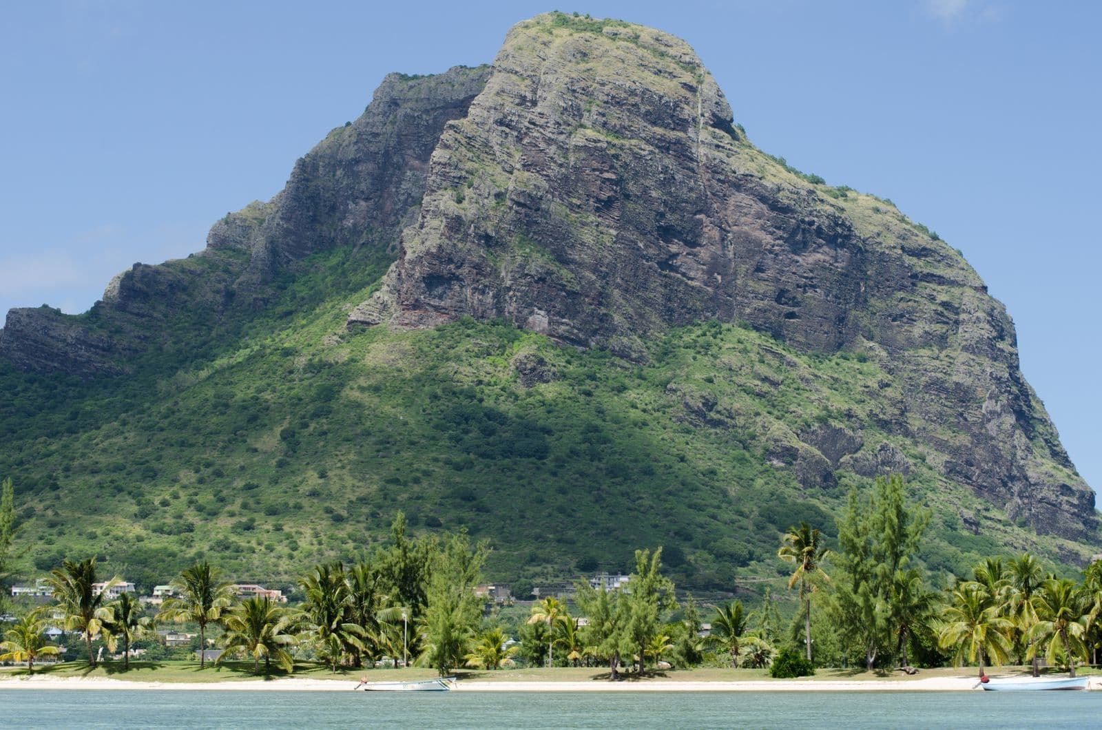 Le lagon turquoise et plat du Morne